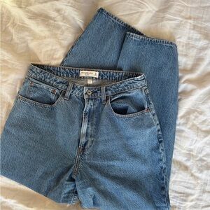 Abercrombie & Fitch High-Rise Loose Jeans - Baggy Fit